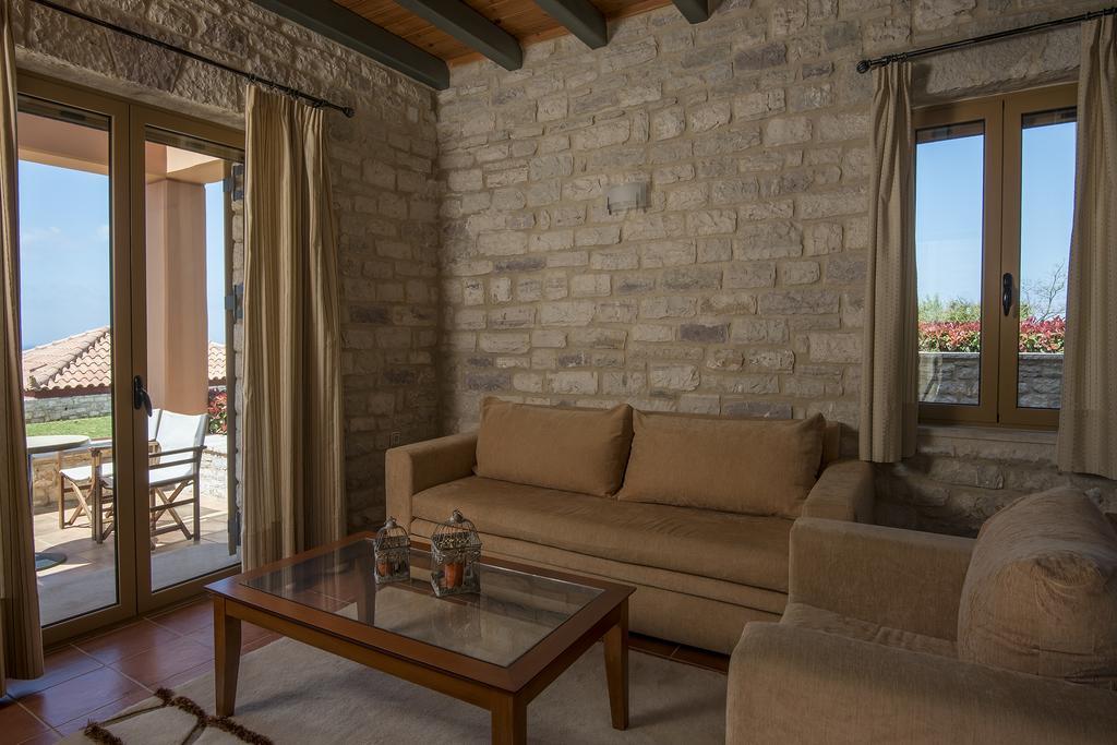 Enastron Villas Kyparissia Exterior foto