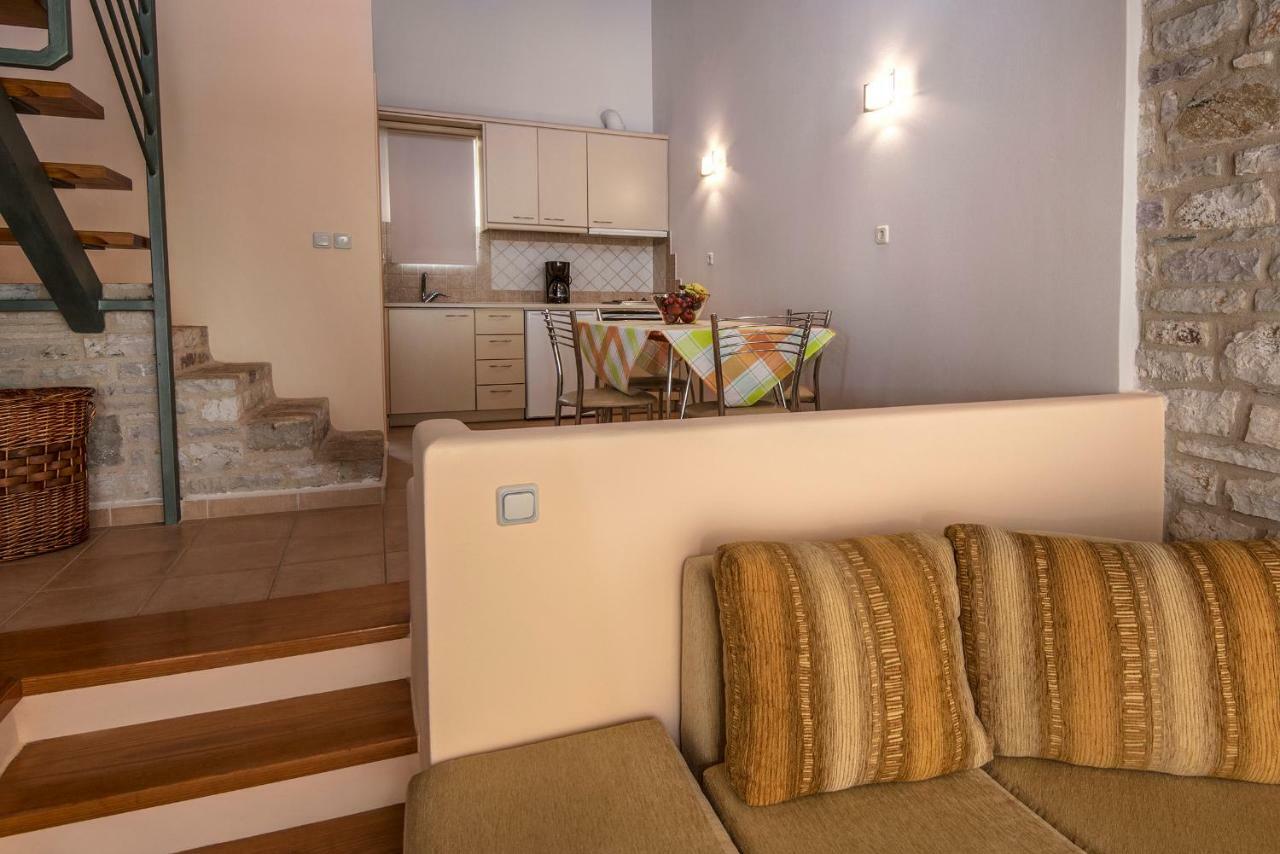 Enastron Villas Kyparissia Exterior foto