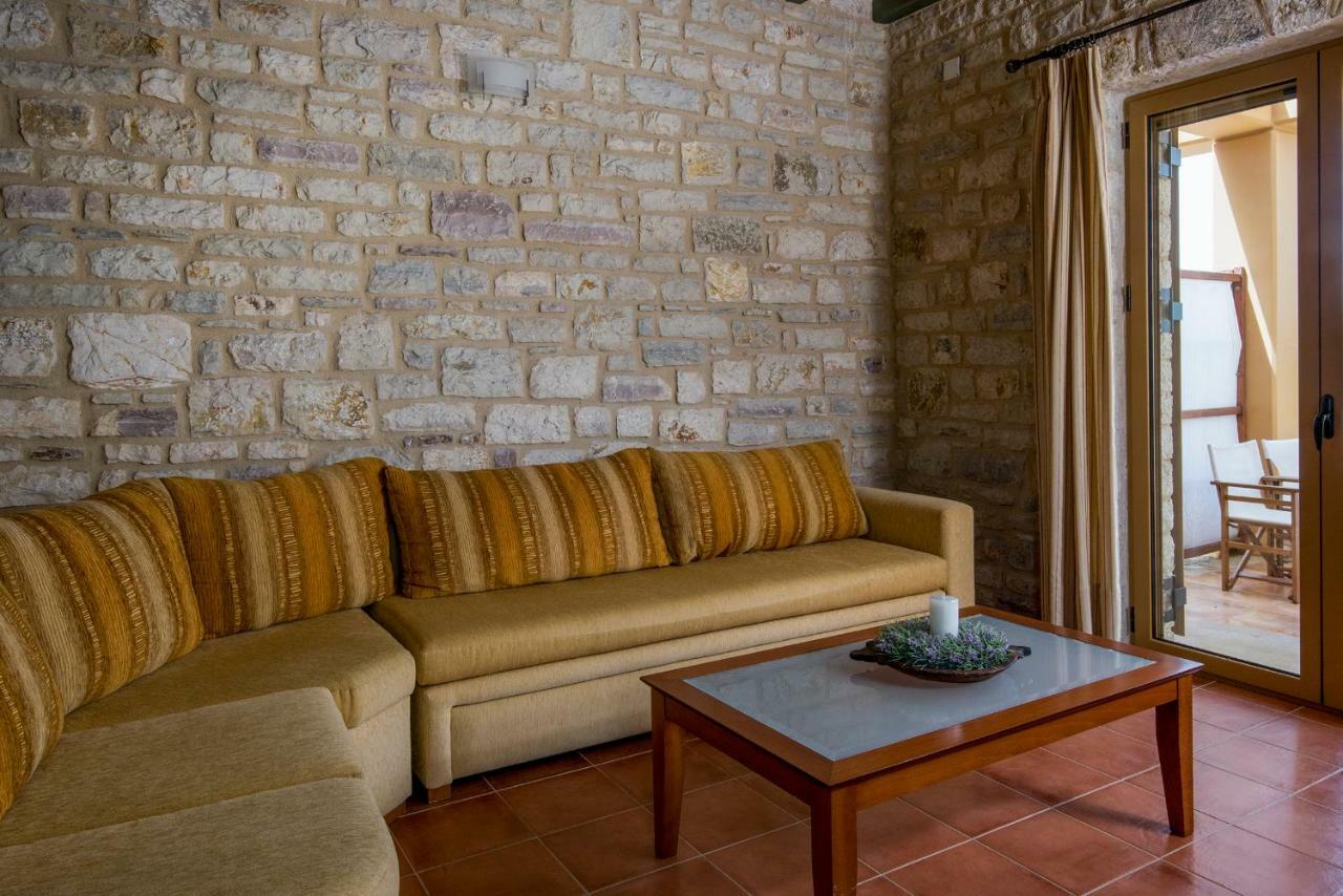 Enastron Villas Kyparissia Exterior foto