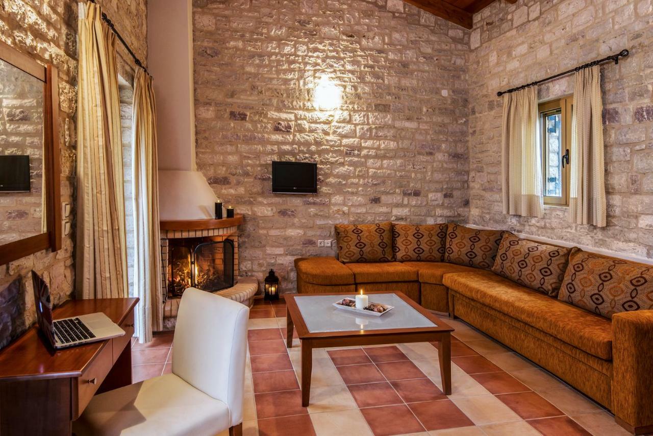 Enastron Villas Kyparissia Exterior foto