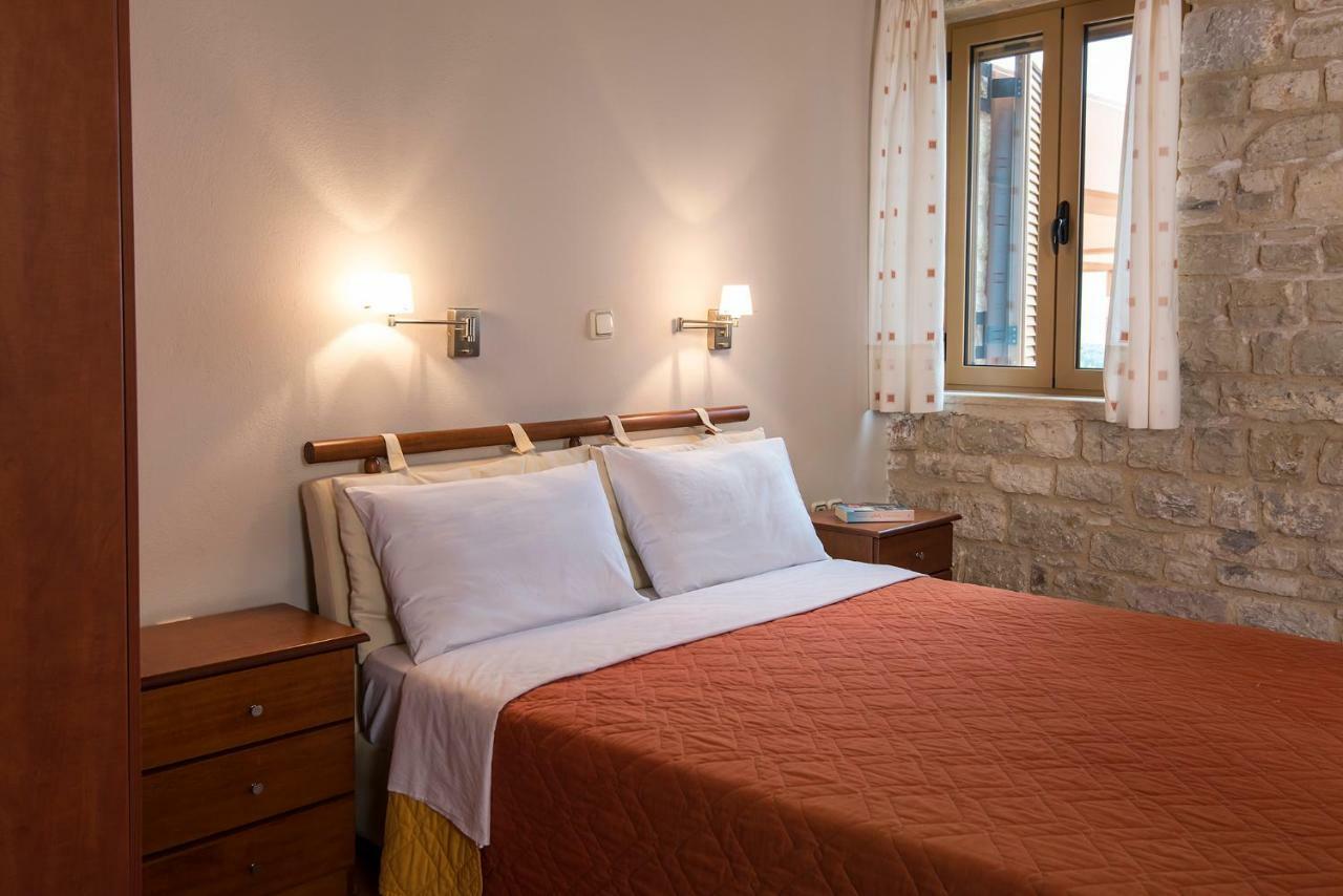 Enastron Villas Kyparissia Exterior foto