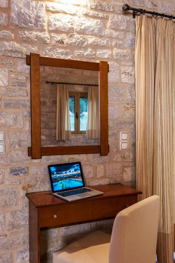 Enastron Villas Kyparissia Exterior foto