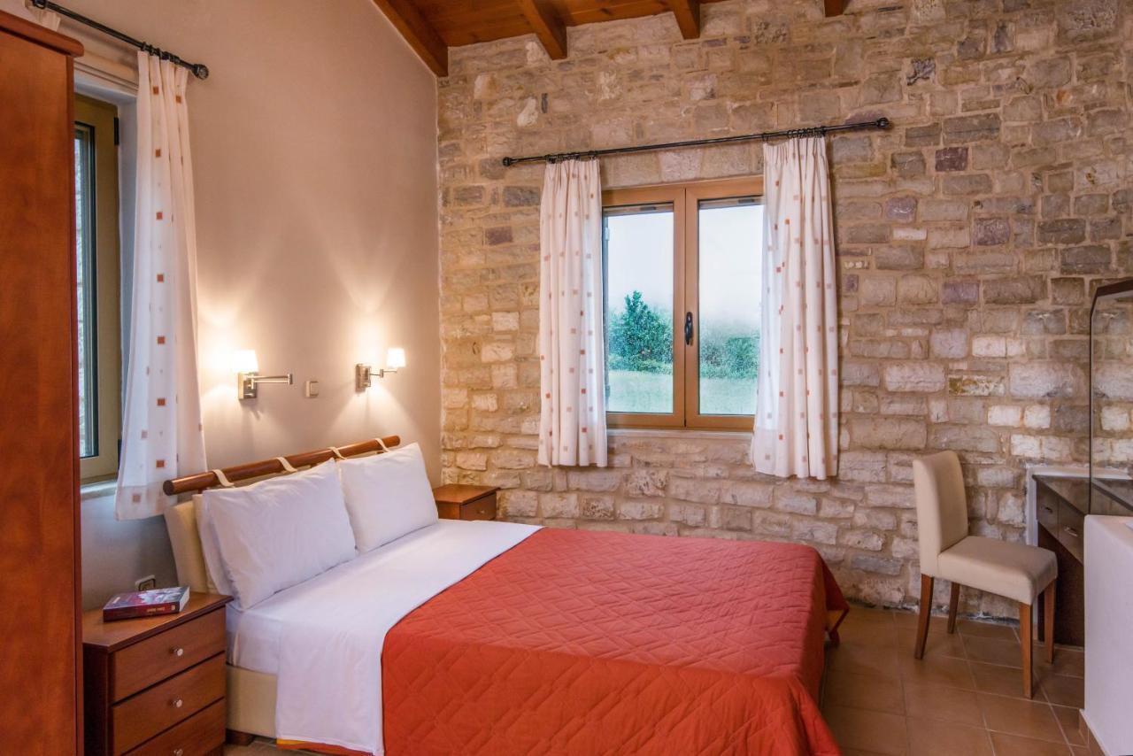 Enastron Villas Kyparissia Exterior foto
